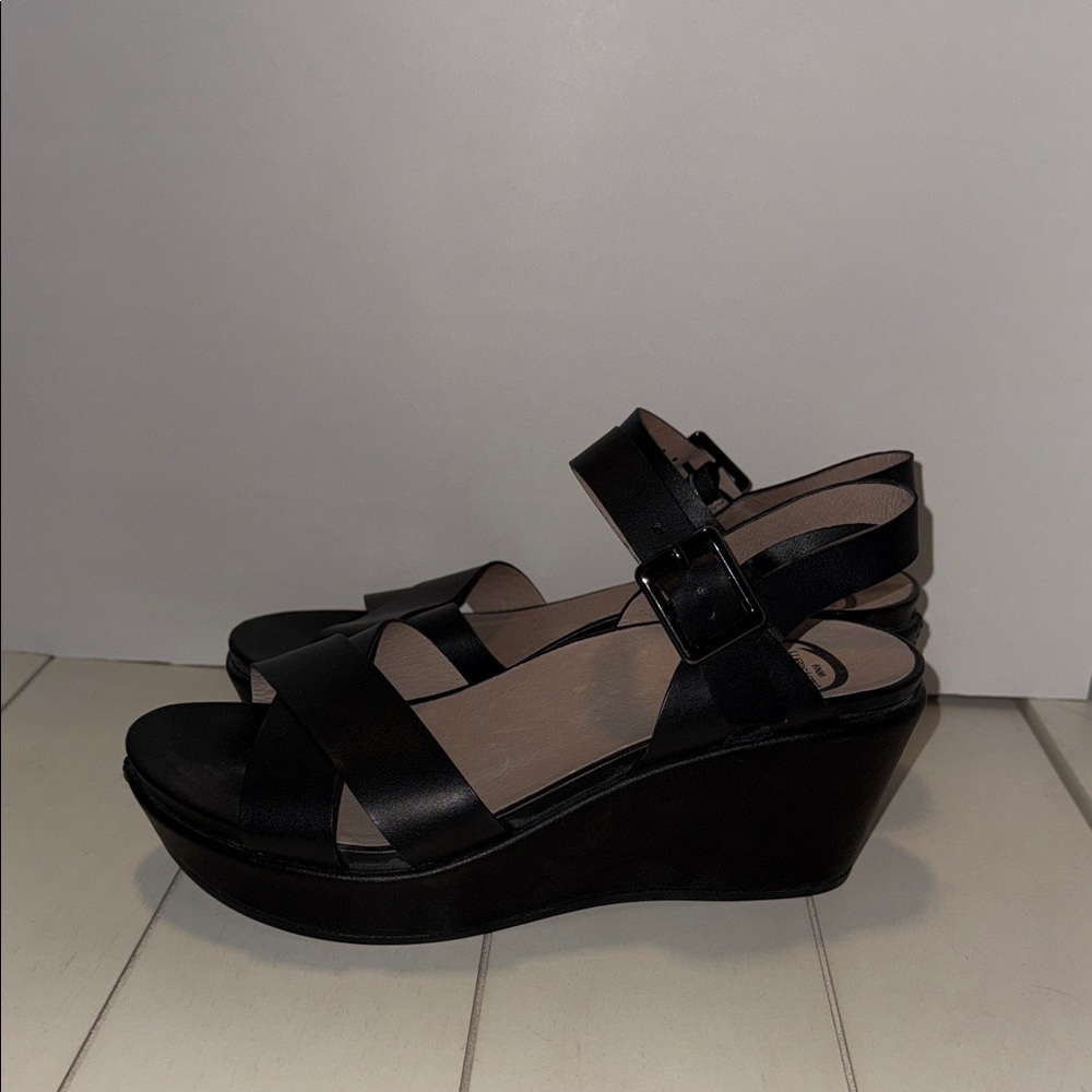 Abeo Black Crisscross Leather Slingback Sandals - Picture 3 of 9